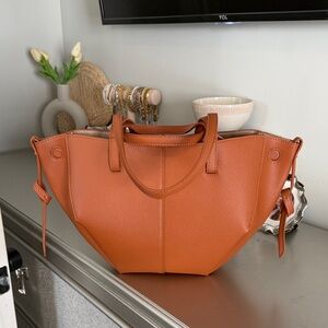 Elegant Tan Leather Tote Bag